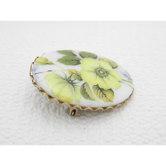VTG Gold Tone Yellow Flower Glass Cameo Pin Brooch - Picture 2 of 3